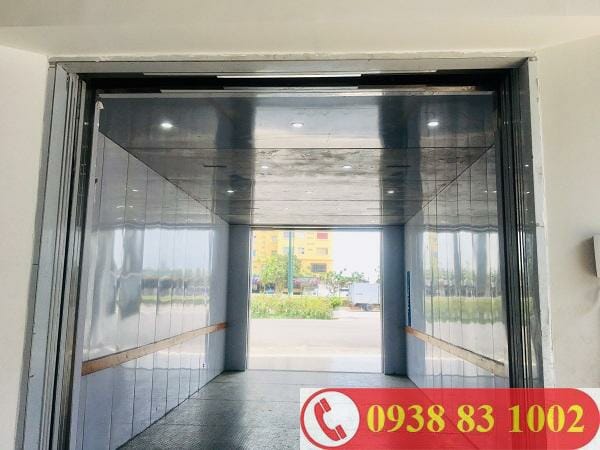 thang máy tải hàng cửa thông nhau